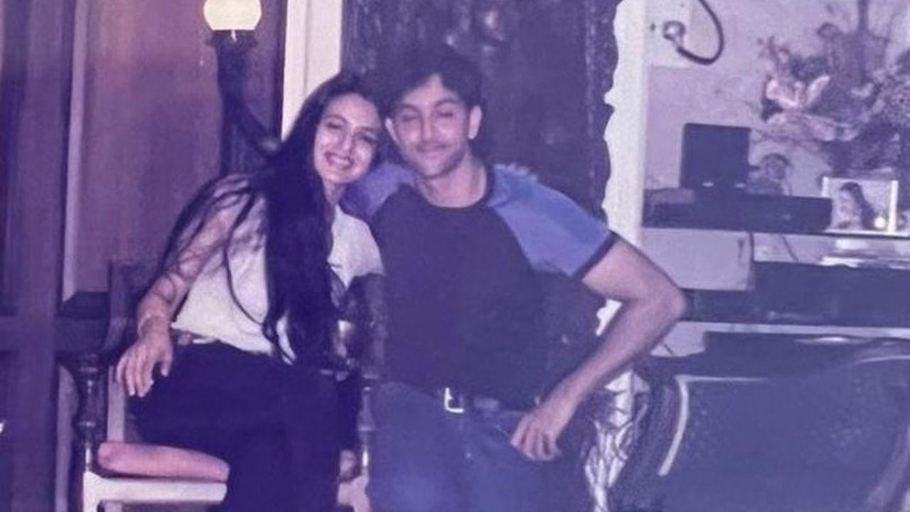 TUESDAY TRIVIA: When Ameesha Patel posed with an ALMOST UNRECOGNIZABLE Hrithik!