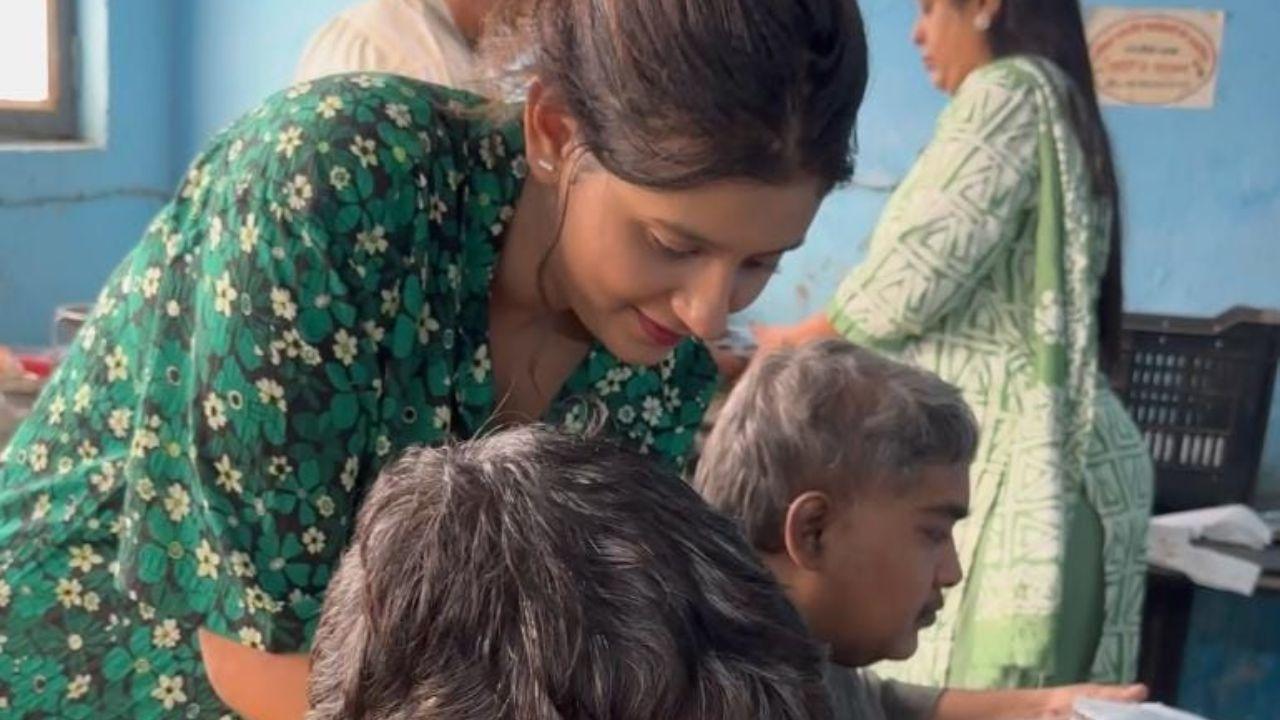 Lock Upp star Anjali Arora visits a blind School post her birthday in Delhi