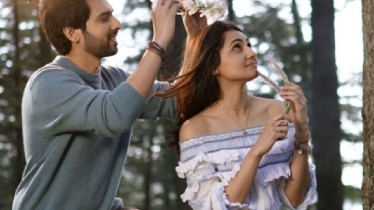 Armaan Maalik collaborates with Rochak Kohli for love track 'Bas Tujhse Pyaar Ho'