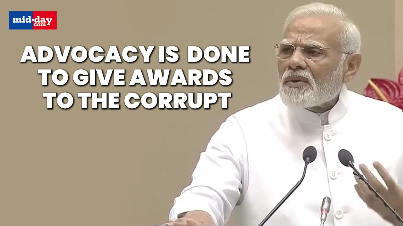 People Who Carry 'Theka' Of Honesty Hold Their Hands & Click Pictures: PM Modi