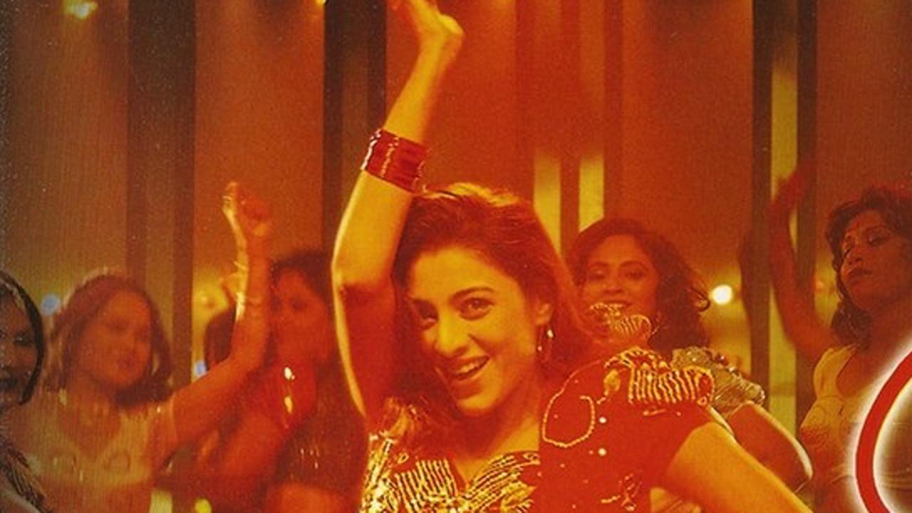 Tabu won a National award for 'Best actress' for her potrayal as Mumtaz in Madhur Bhandarkar's 'Chandni Bar.' A gritty tale about the underworld and dance bars, watch Tabu go from a naive young woman, to a bar dancer and finally a mother seeking justice. 