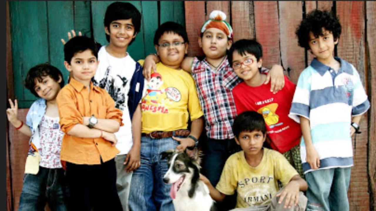 Chillar Party (2011)
The kids of a colony in Mumbai befriend an orphan and his dog, Bhidu. While their friendship strengthens, they have to confront a scheming politician who has decided to get rid of strays. The kids unite to save their four-legged friend despite all odds