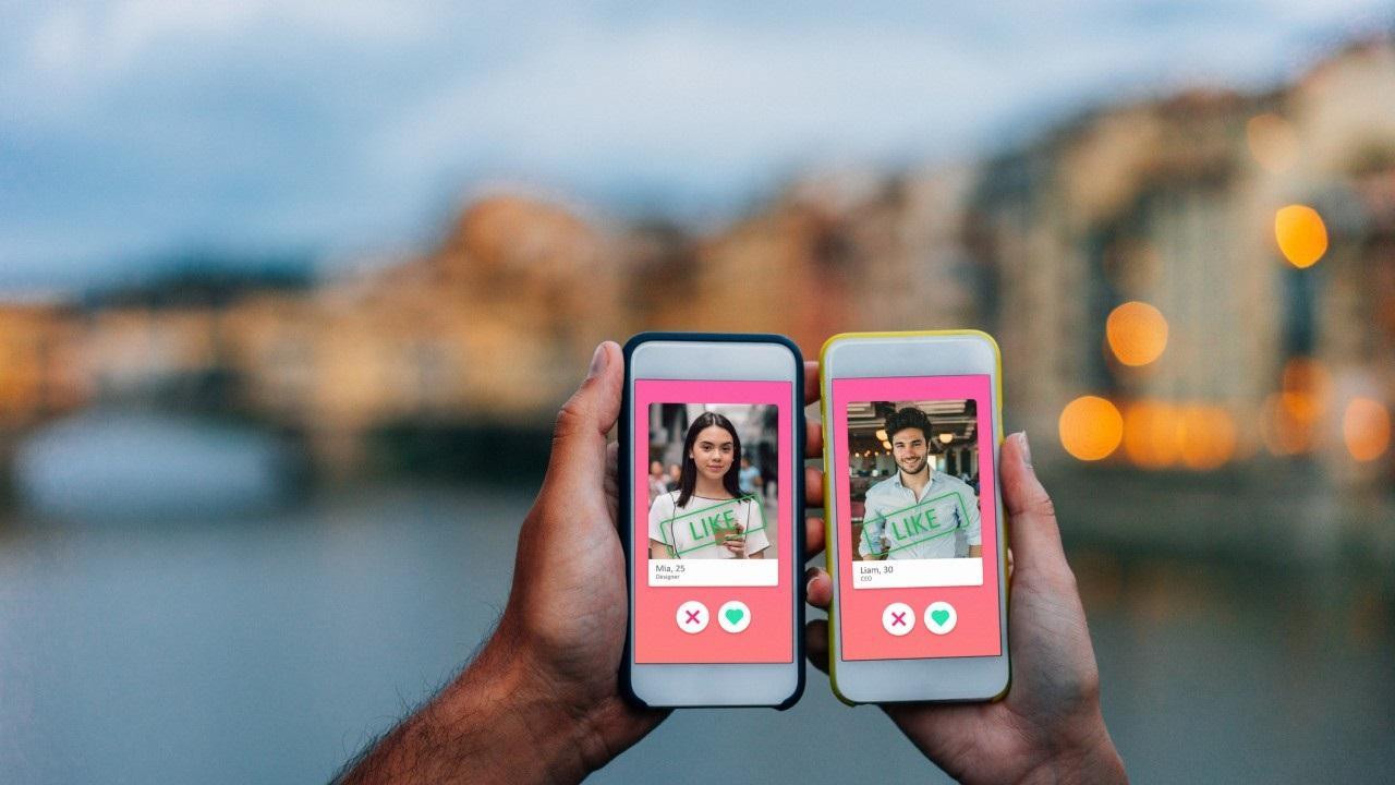 If you are wondering how to approach dates with people, you have met on dating apps, here are a few ways you can do it. Image for representational purpose only. Photo Courtesy: istock