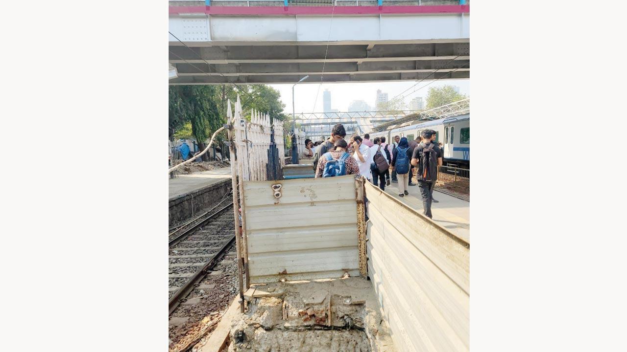 Mumbai: Dadar FOB to finally land at platform 4