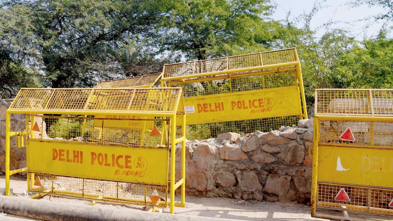 Delhi police have barricaded parts of the Mehrauli forest area where Poonawala disposed of Walkar’s body parts. Pic/ANI