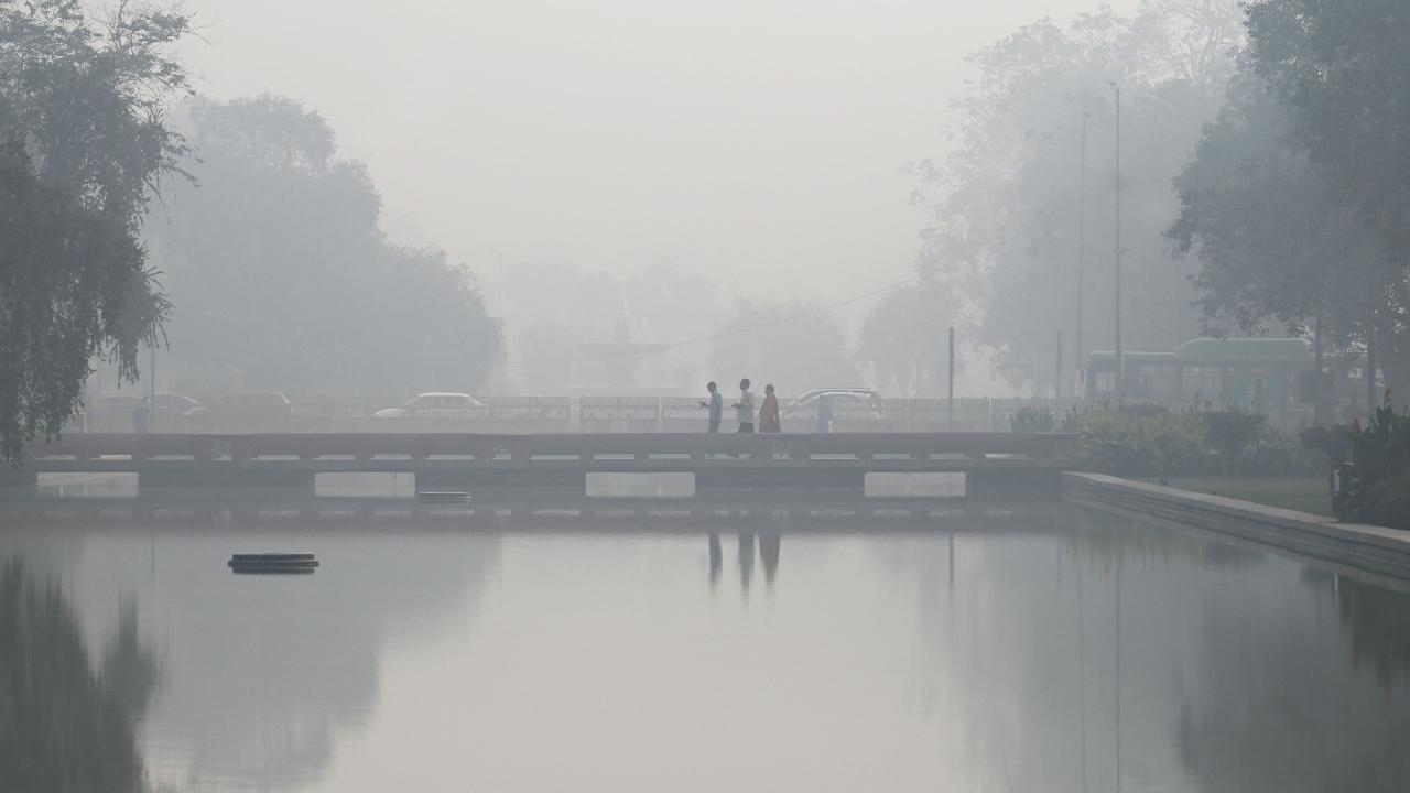 IN PHOTOS: A look at Delhi as AQI plunges to 'severe' category