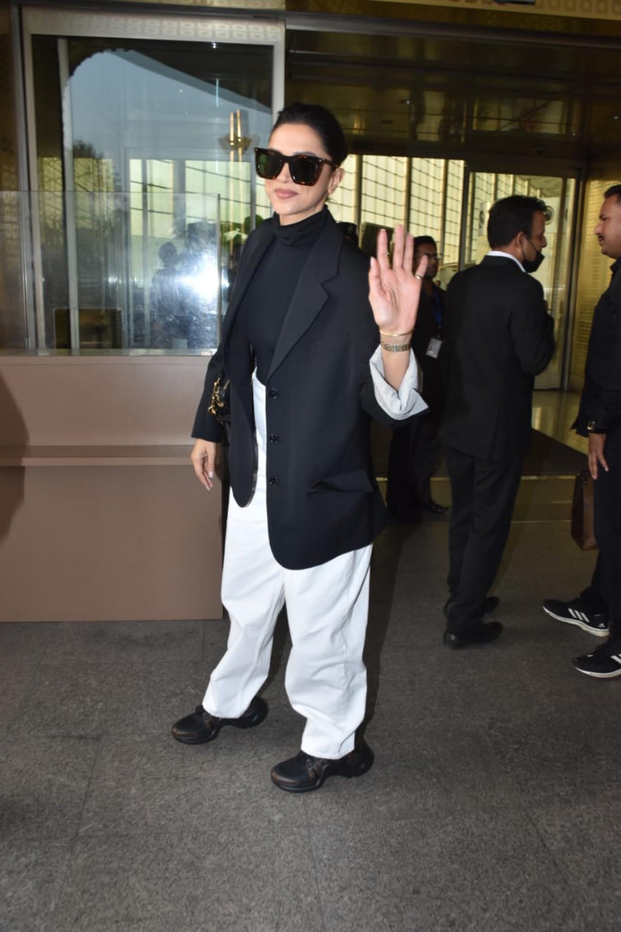 The 'Piku' actor slayed in the lady-boss look as she donned a black turtleneck paired up with an oversized black blazer. She matched her outfit with white sweatpants and accessorized her look with black sunglasses and combat boots