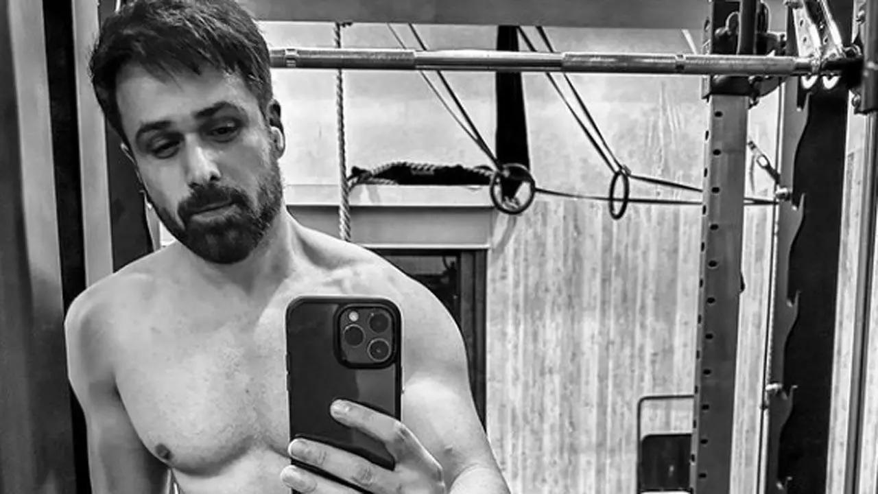 Emraan Hashmi, on Friday, treated his fans by sharing a shirtless image of him from his workout session. In the picture, the 'Jannat' star is seen flaunting his abs while taking a mirror selfie at a gym. Alongside the image, Emraan shared his fitness mantra. 