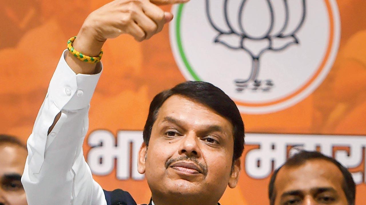 Devendra Fadnavis schools Rahul on Gandhi