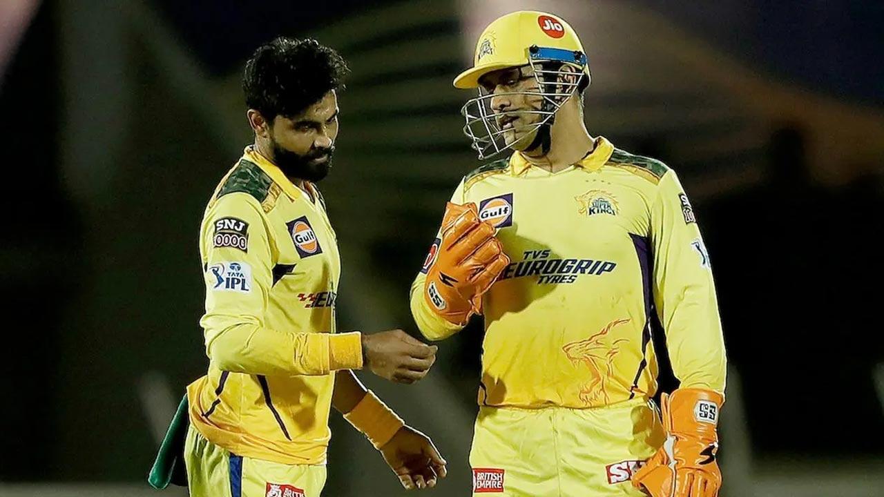 Ravindra Jadeja retained by CSK, shares photo with Dhoni