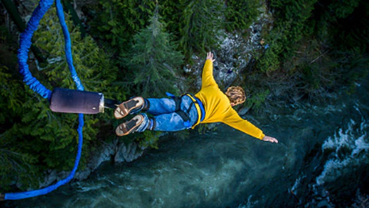 Experience the thrill of bunjee jumping