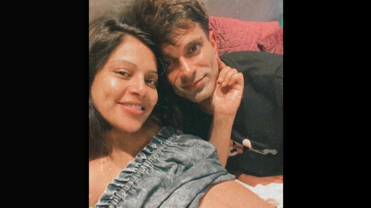 Bipasha Basu flaunts her full-grown baby bump in new selfie with Karan Singh Grover