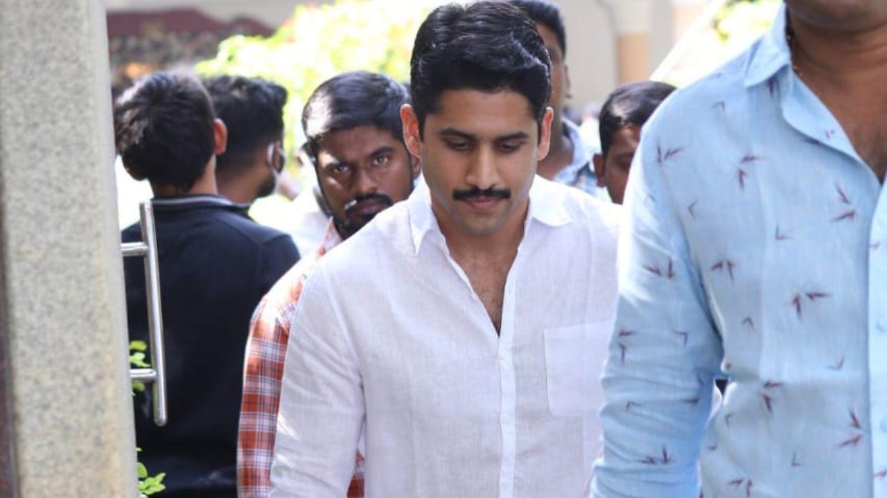 Naga Chaitanya visits the late actor Krishna’s residence to offer his condolences. 