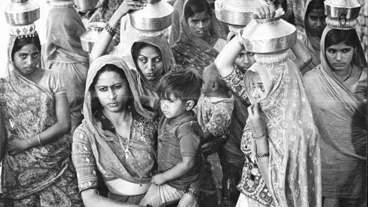 TUESDAY TRIVIA: Do you know the names of ‘PRODUCERS’ of the late Smita Patil starrer ‘Manthan’? (Hint: You will be surprised to know the answer)