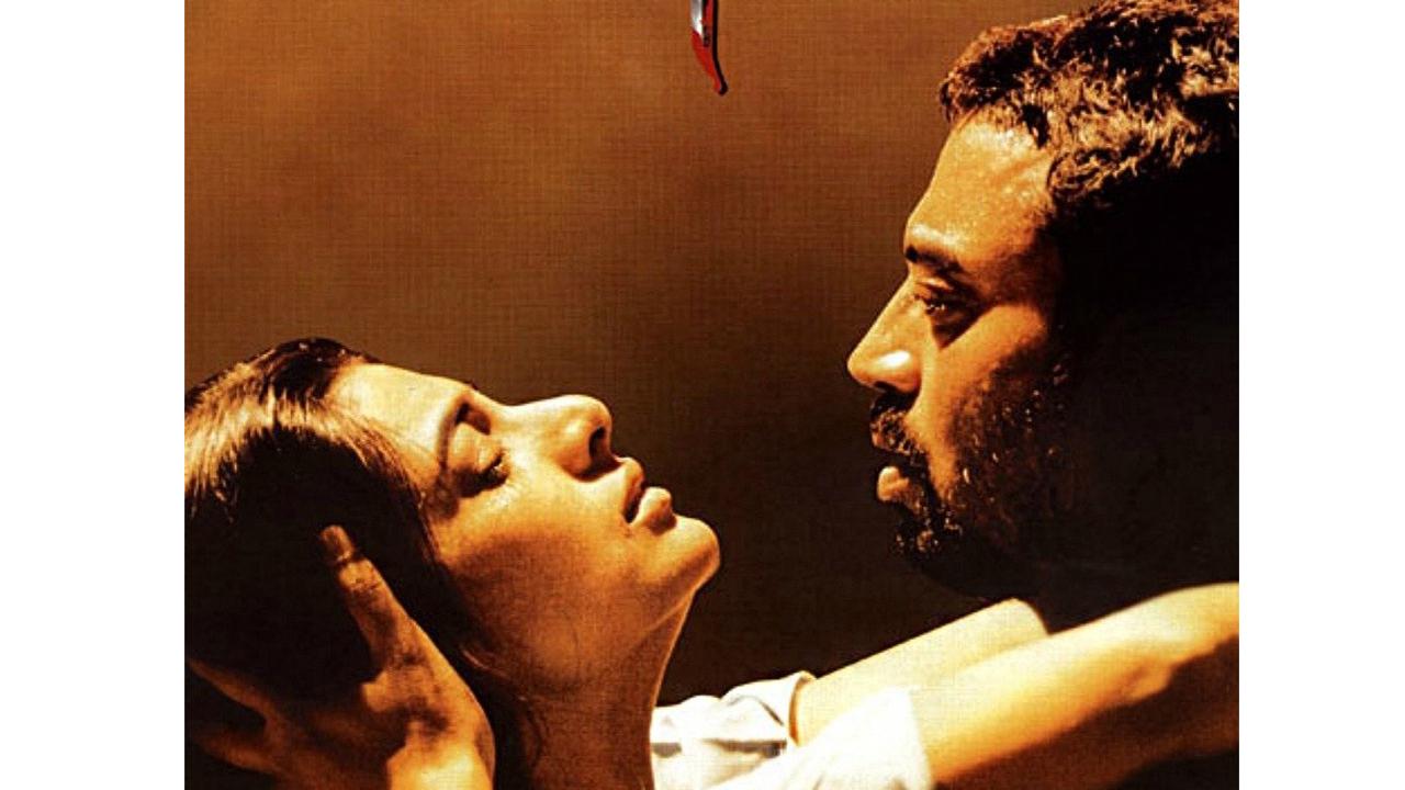 Vishal Bhardwaj's adaptation of William Shakespeare's Macbeth, 'Maqbool' featured Irrfan Khan playing the titular role, along with a stellar cast: Tabu, Pankaj Kapur, Om Puri and Naseeruddin Shah. Tabu did justice to her character Nimmi, by potraying every emotion be it love, ambition, guilt and much more!