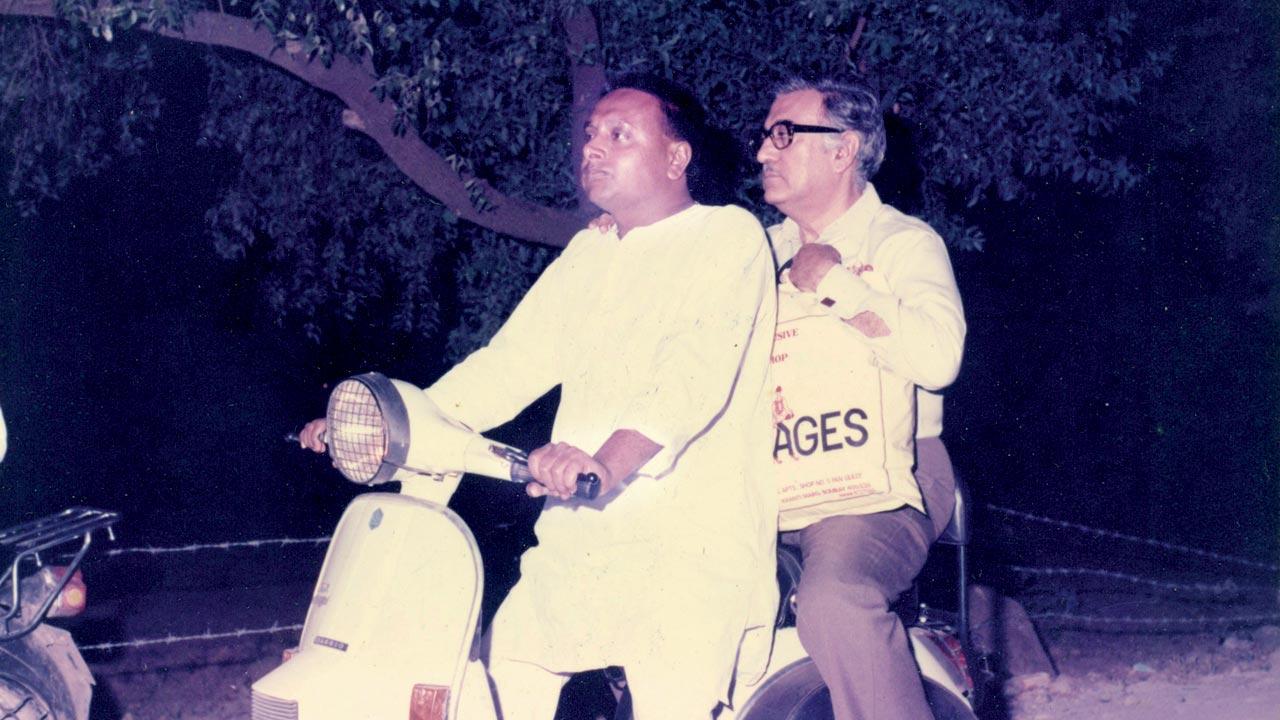 With his ardent fan Srinivas Agarwal in Khandwa, Madhya Pradesh, in 1993; Agarwal wrote him a birthday tribute every year