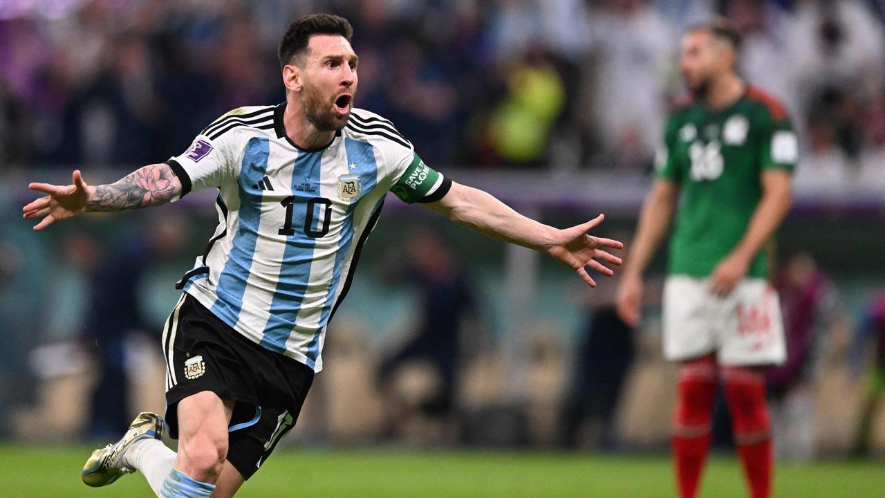 Messi, Fernandez goals guide Argentina to a 2-0 win over Mexico