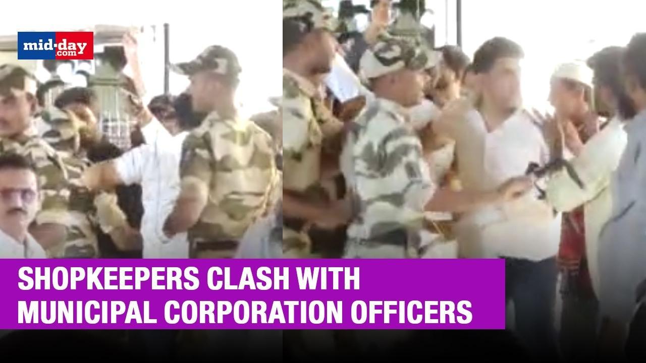 Shopkeepers Clash With Municipal Corporation Officers Over Illegal Encroachments