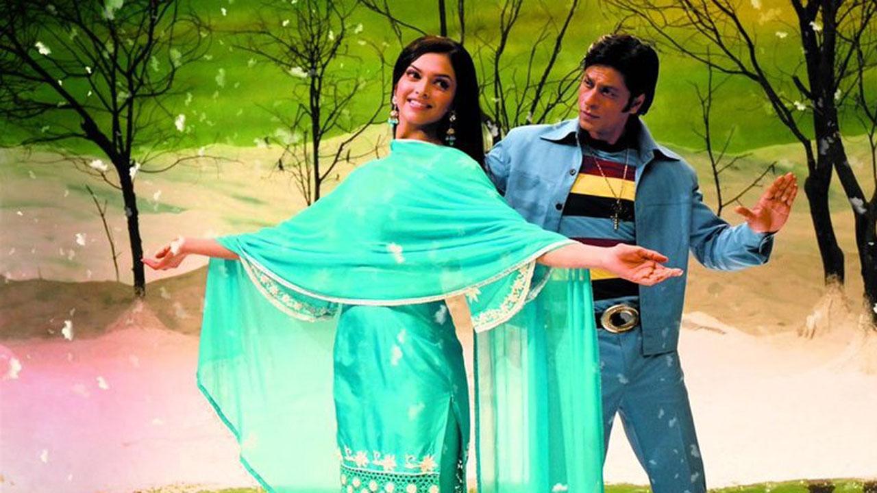 Kehte hain agar kisi cheez ko dil se chaaho to puri kayanat usey tumse milane ki koshish main lag jaati hai!
Who can forget this one from SRK and Deepika Padukone's 2007 release 'Om Shanti Om?' This line inspires us to start manifesting everything we wish for! 