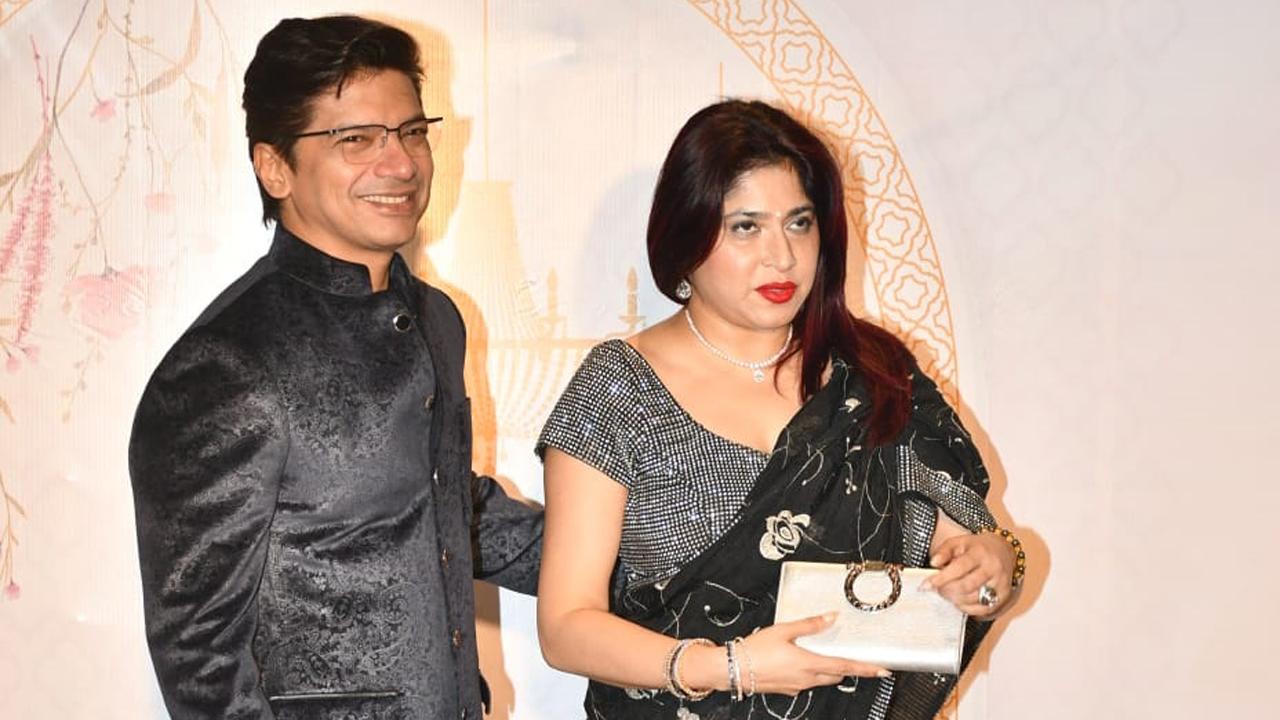 Singer Shaan and wife Radhika also turned up colour co-ordinated in black.