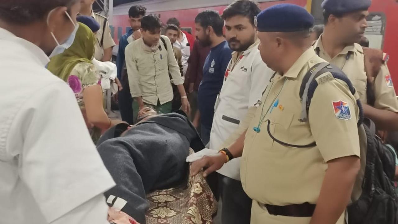 Western Railway RPF helps deliver two babies in moving train