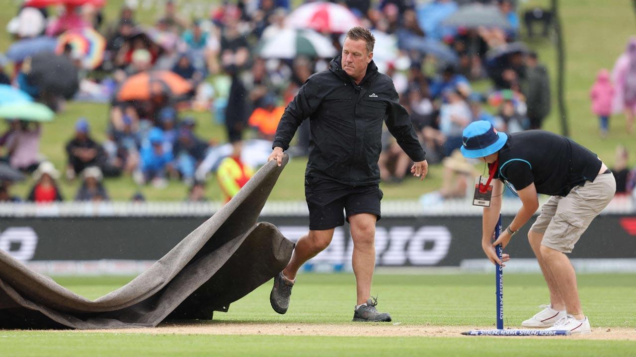 India vs New Zealand: Rain interrupts play in second ODI