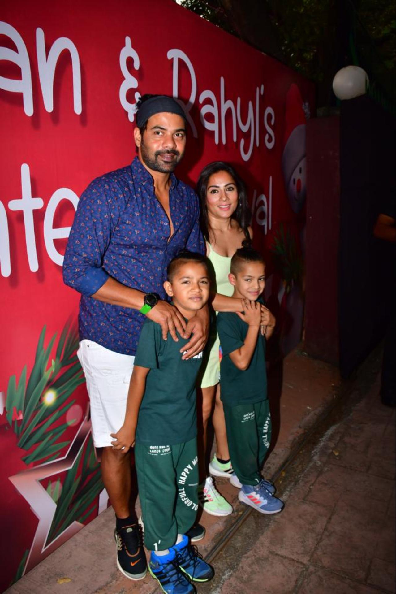 Shabbir Ahluwalia and Kanchi Kaul get their family moment as they joined with their kids- Azai and Ivarr. The kids wore co-ordinated outfits and also had the same haircut