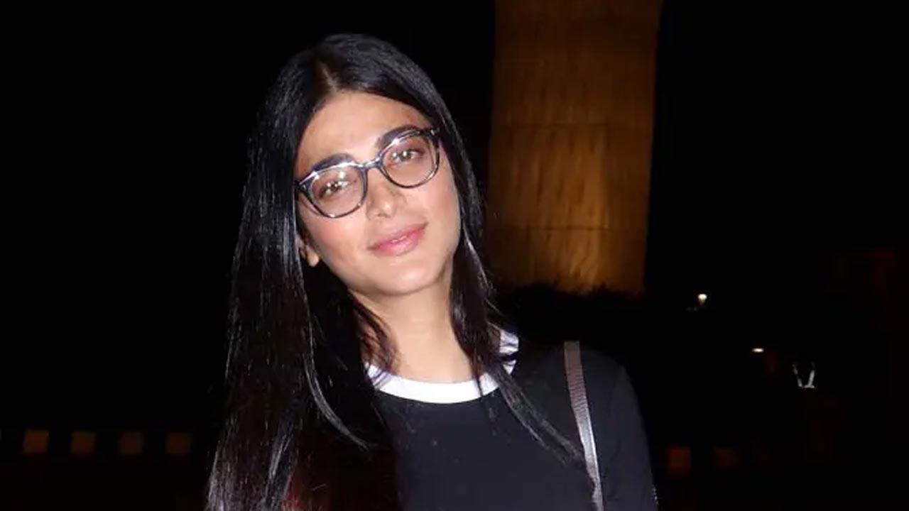 I'm thankful to be able to travel, make art, meet people: Shruti Haasan