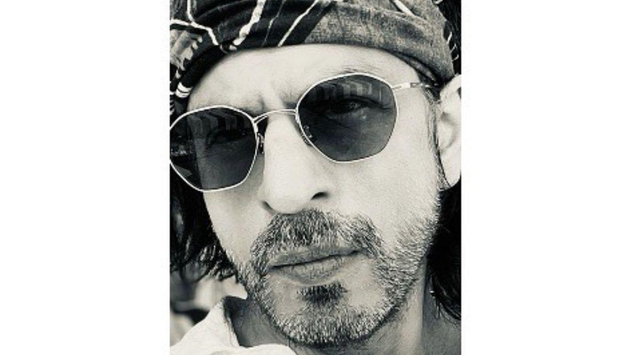 Shah Rukh Khan wins hearts once again during his #AskSRK Twitter Chat