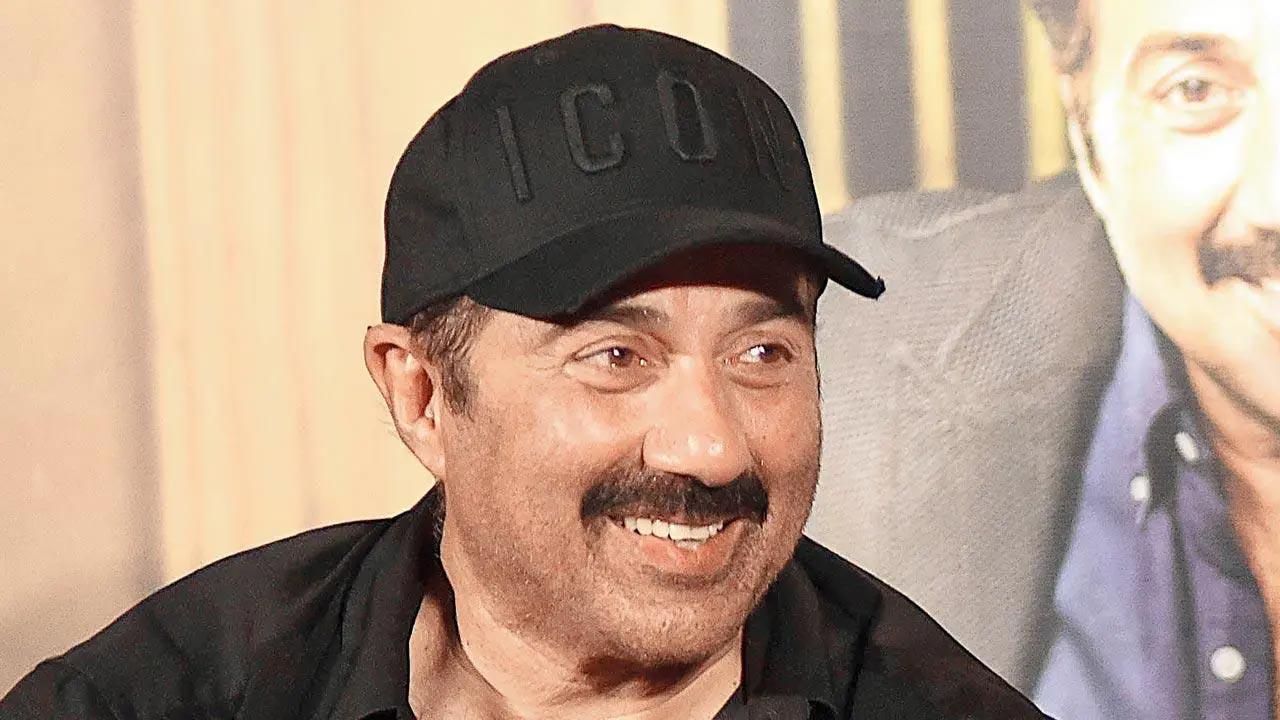 When little Sunny Deol visited his father Dharmendra's film set to meet a tiger