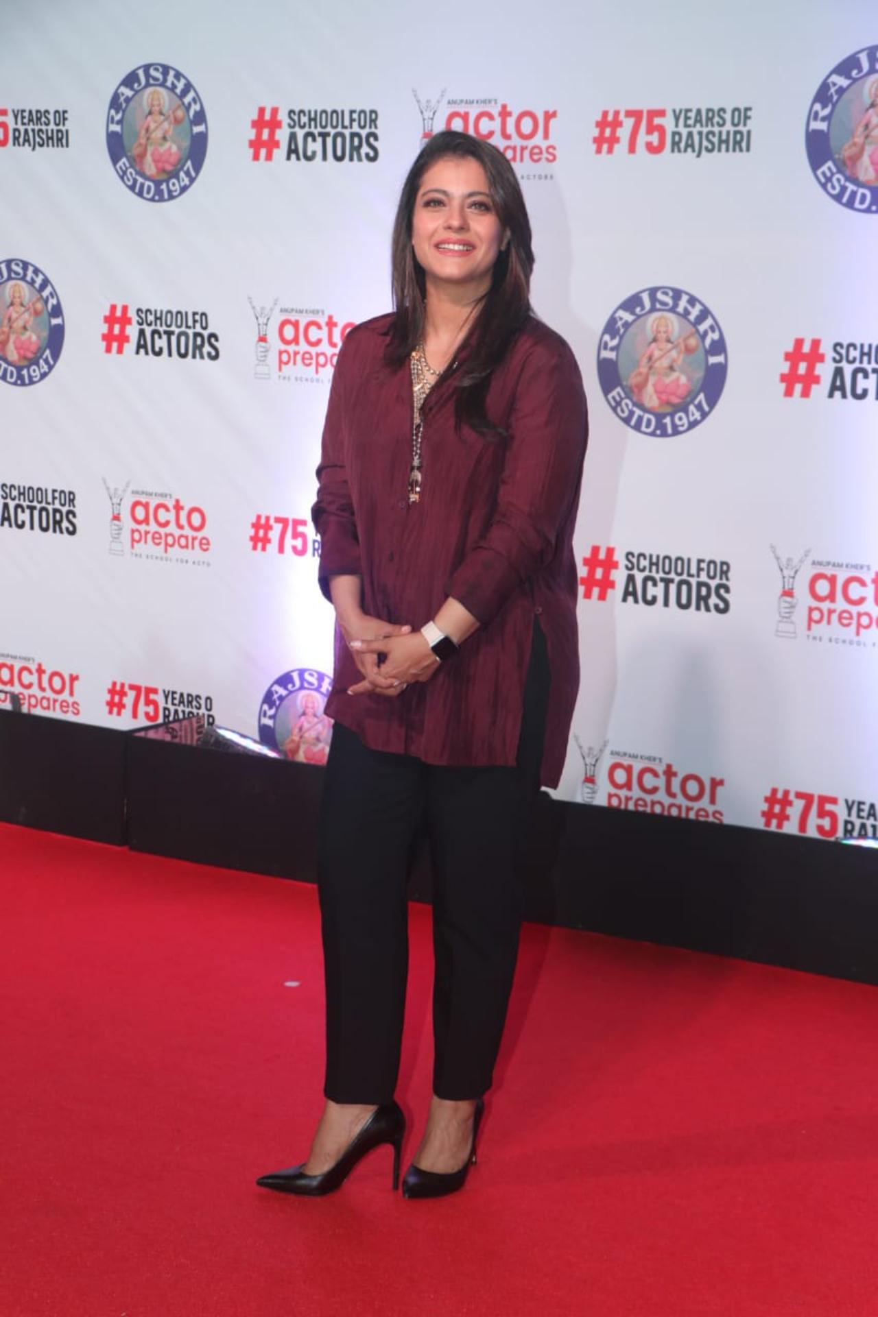 Several actors from the 90s were seen gracing the premiere. Kajol opted for a loose maroon top paired with black tights for the event. The actress was as usual all smiles for the paps