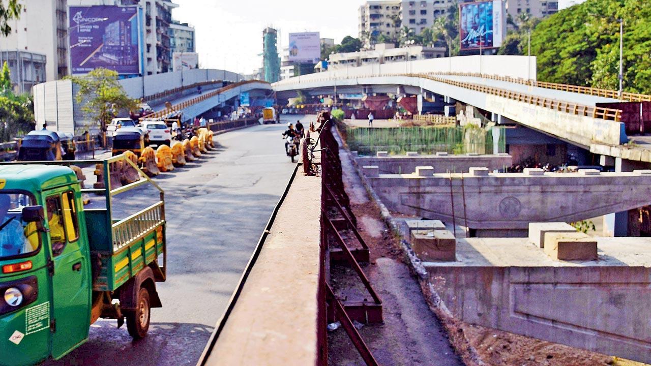 BMC says the Gokhale bridge has becomes dangerous and must be pulled down. Pic/Nimesh Dave