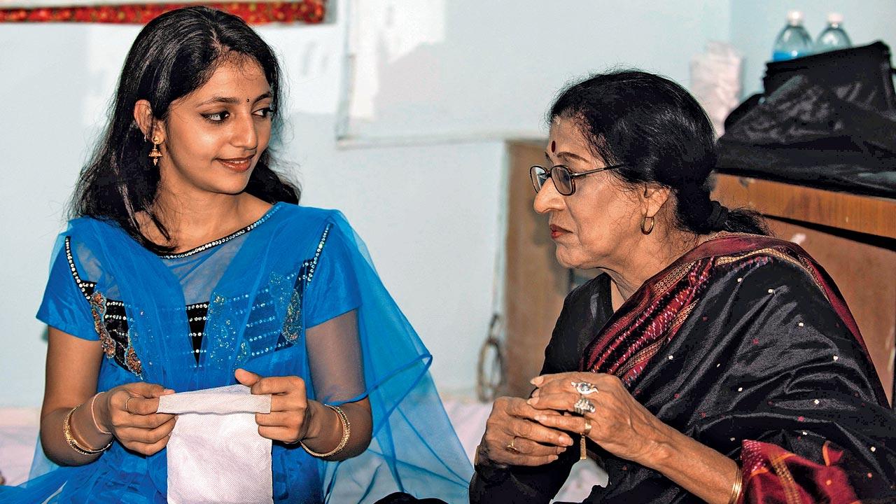 Tejashree (left) shares a moment with the legend