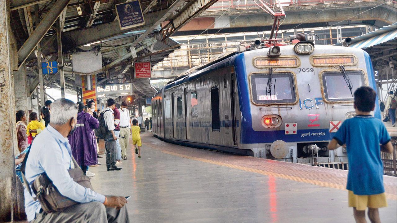 Mumbai: Western Railway’s AC milestone stings CR travellers