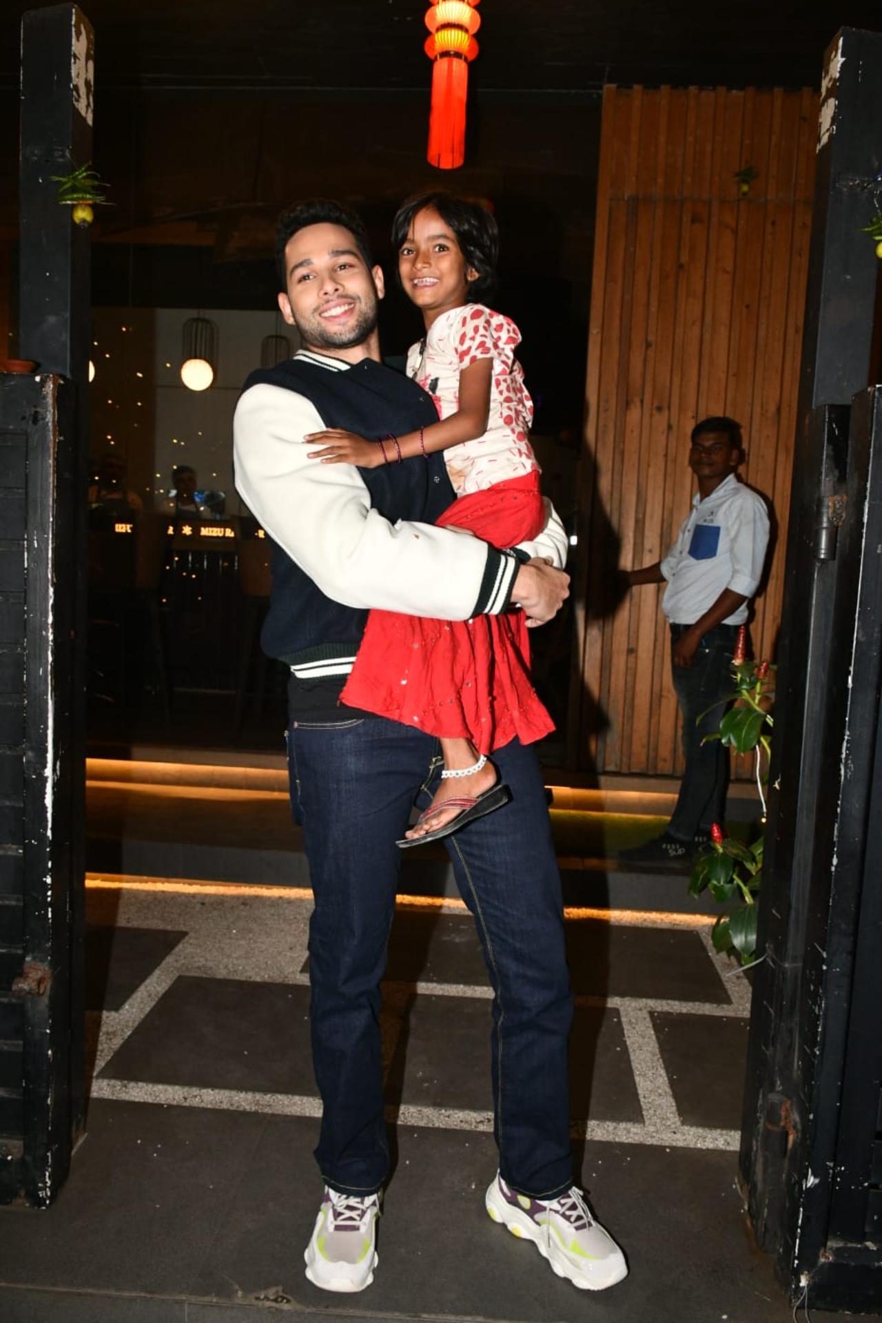 Siddhant Chaturvedi was also seen in a casual avatar for the party. The actor had shared screen with Ananya in the film Gehraiyaan earlier this year. The duo is currently working on their upcoming film Kho Gaye Hum Kahaan which also stars Adarsh Gourav. It is also rumoured that Siddhant is dating Navya