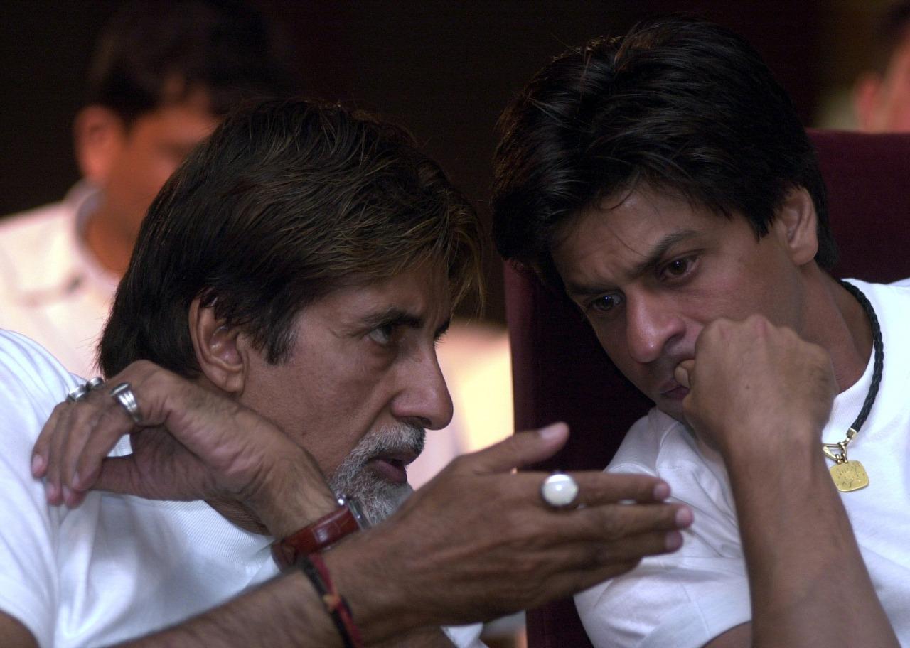 Amitabh Bachchan and Shah Rukh Khan who have shared screen in multiple films are seen deep in discussion in the picture