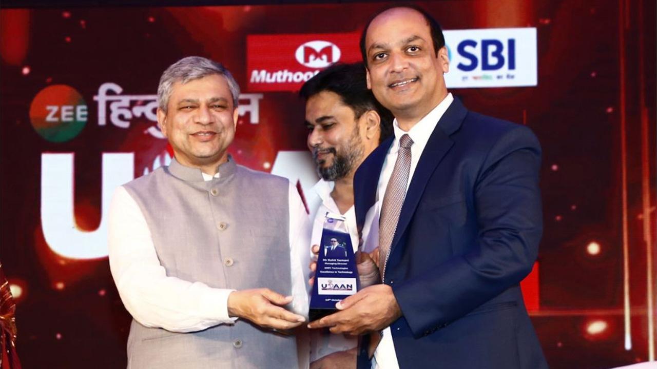 Union Cabinet Minister Ashwini Vaishnav facilities Young Industrialist Rohit Somani from Indore with Excellence Award