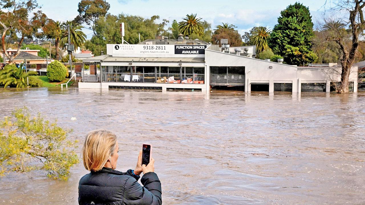 Australia suffers flash floods in southeast