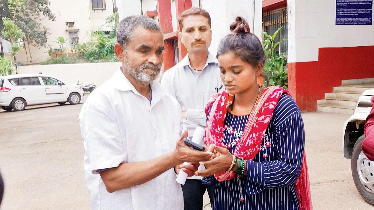 Family members of ambulance driver Somnath Salve at Worli police station on Wednesday. Pic/Ashish Raje