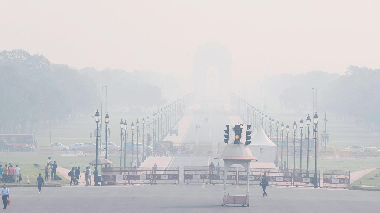 Diwali done, but smog hangs heavy in Delhi