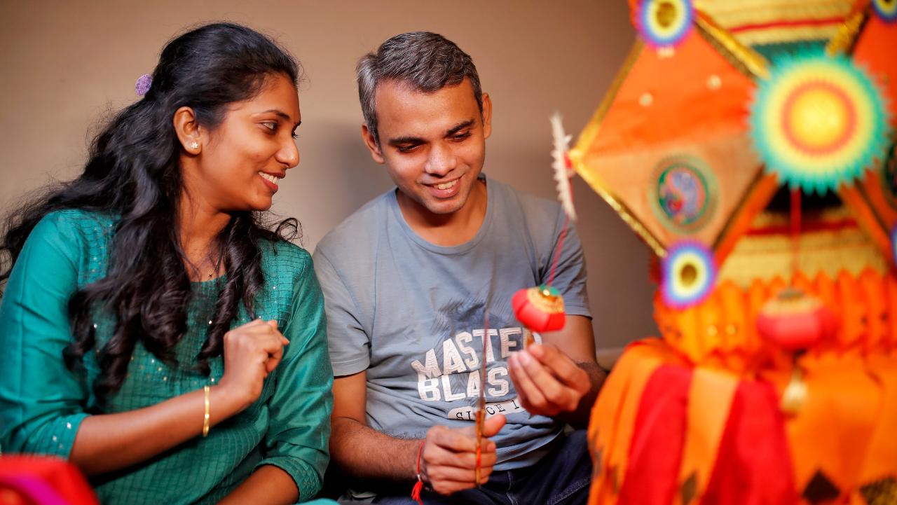 Harshada Satam (left) along with her husband Abhishek Satam have been making lanterns out of Maharashtrian Paithani saris. While making these lanterns may be difficult now, apart from the paper lanterns, people can also use dupattas in different shapes and sizes to hang them as decoration around the house. It will not only save money spent on buying expensive decorations but is also a good last-minute idea for the festival. Photo Courtesy: Harshada Satam