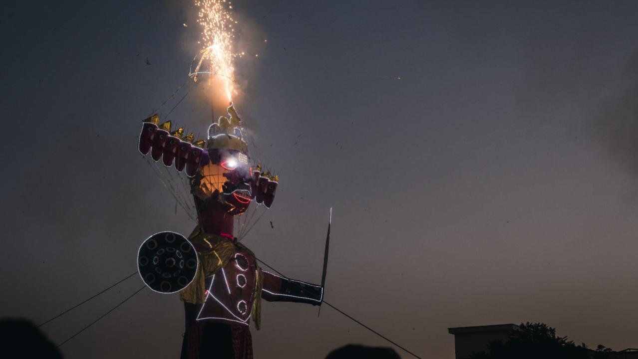 Dussehra 2022: Mumbaikars celebrate with food, dance and festive fervour