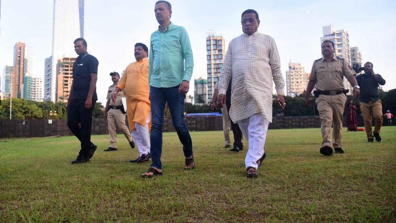 Uddhav Thackeray camp leaders at Shivaji Park on Monday. Pics/Shadab Khan