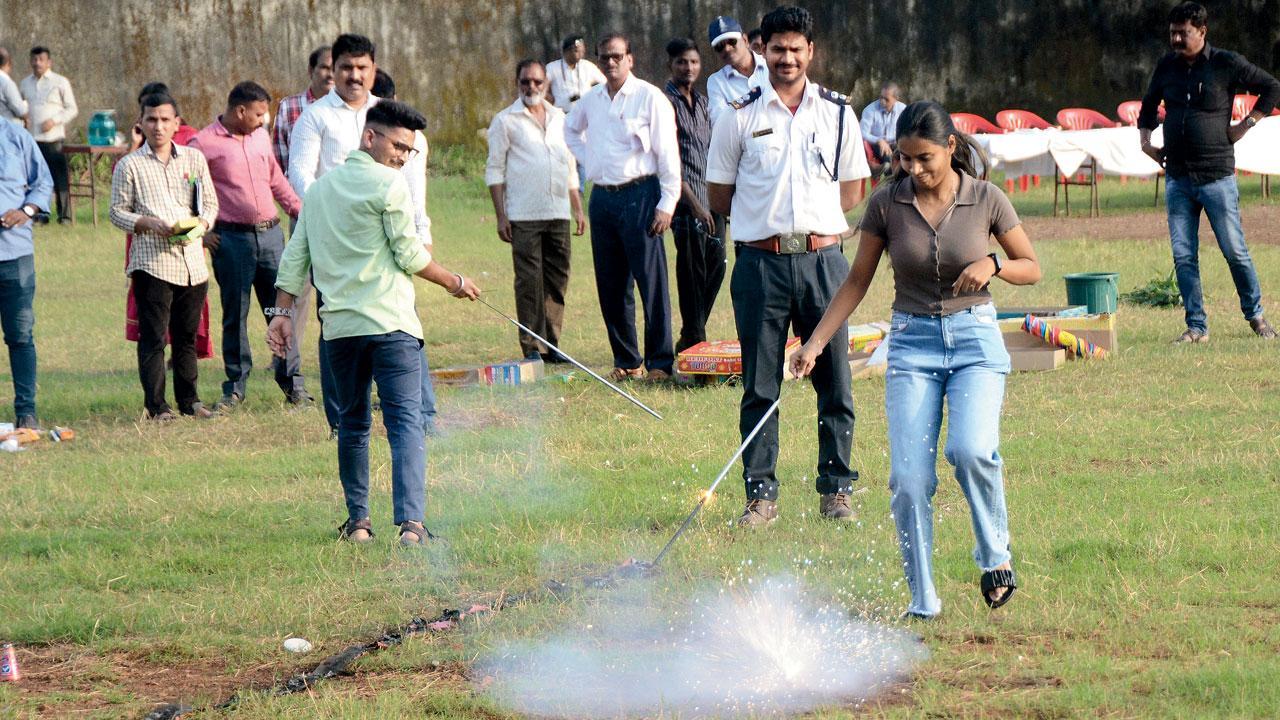 Mumbai: Despite ban, barium found in firecrackers