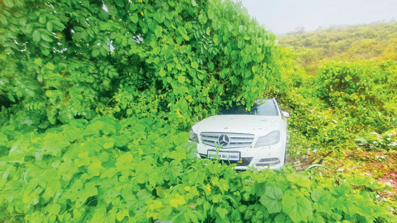 A Mercedes skidded after crossing the speed breaker and fell into the creek. Pics/Shirish Vaktnia