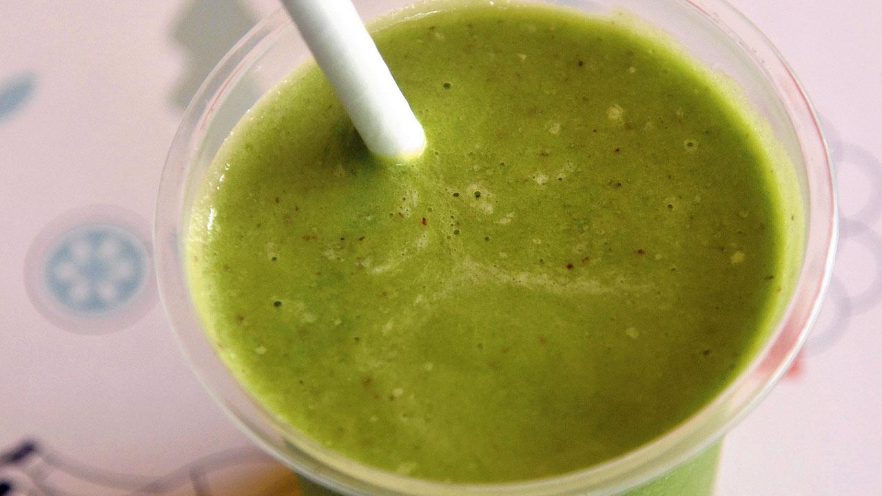 Apple and greens smoothie