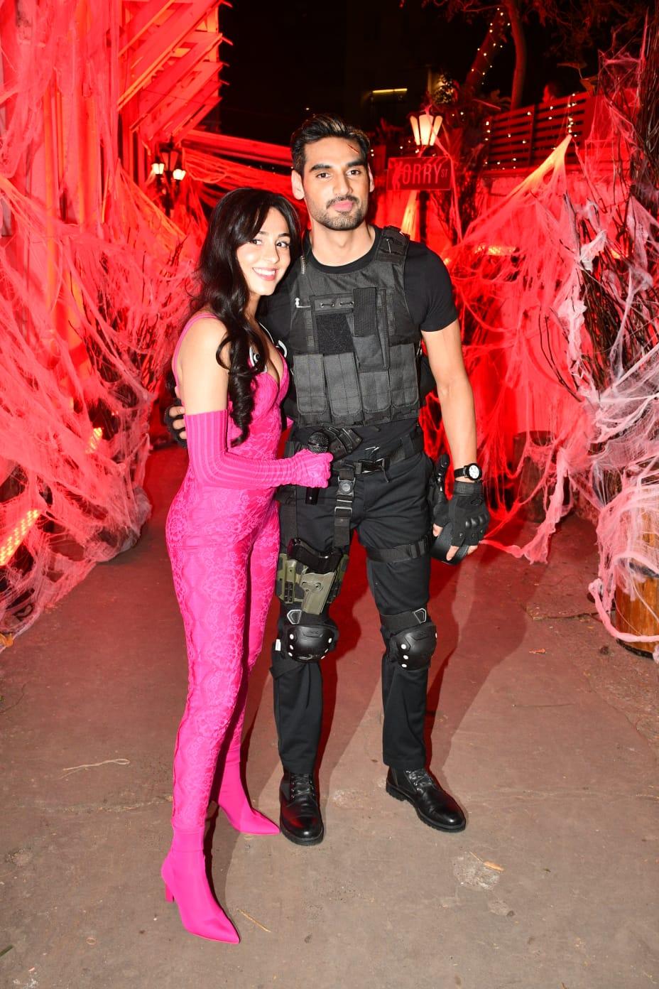 Ahan Shetty who made his debut with the film Tadap last year was also seen at the party. He was seen sporting the look of a commando 