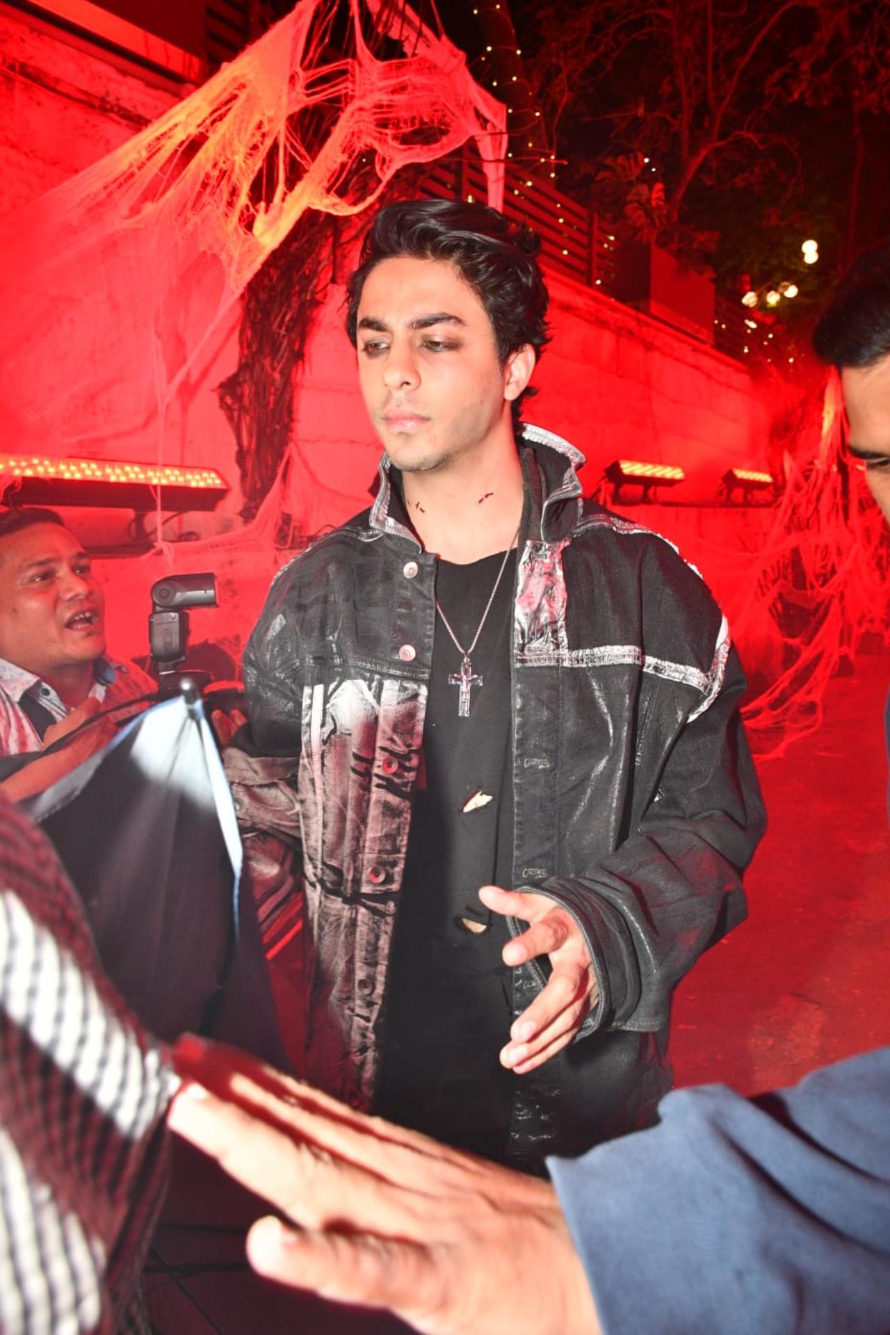 Shah Rukh Khan's son Aryan was also in attendance for the party. Dressed in all black, the actor put on some kohl