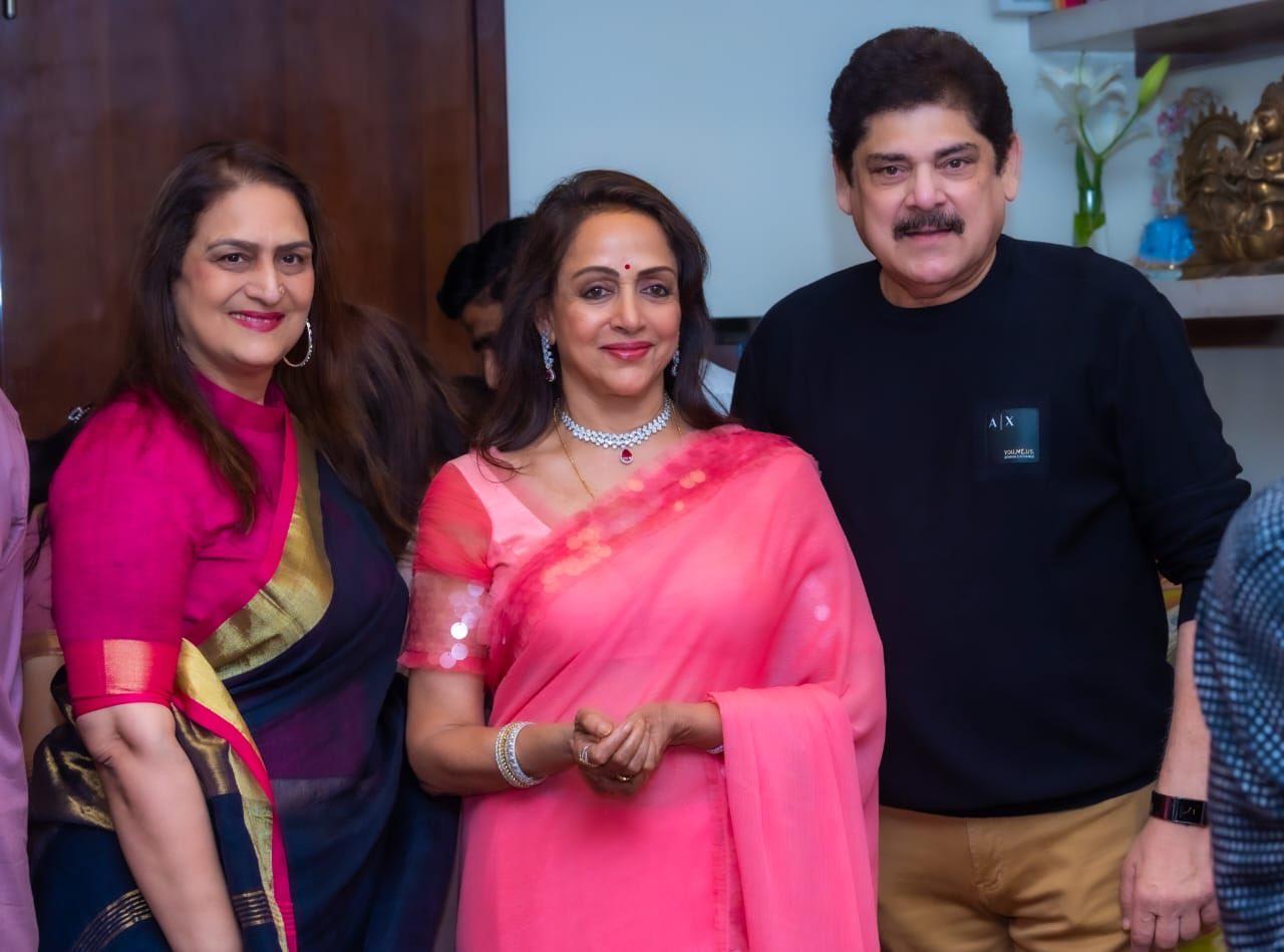 Hema Malini Naked Sex - Inside Hema Malini's 74th birthday with Rekha, Jeetendra, Madhoo and others
