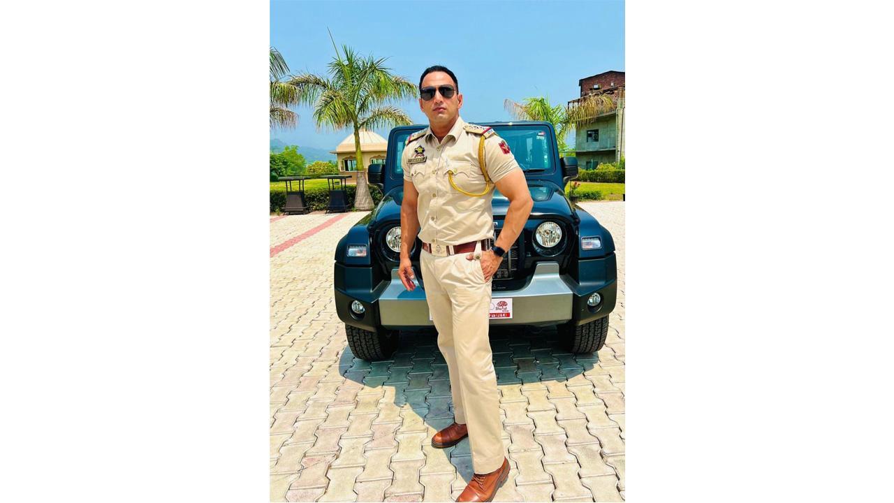 Jeda The Cop - Javed Iqbal Chowdhary inspiring Youth of J&K